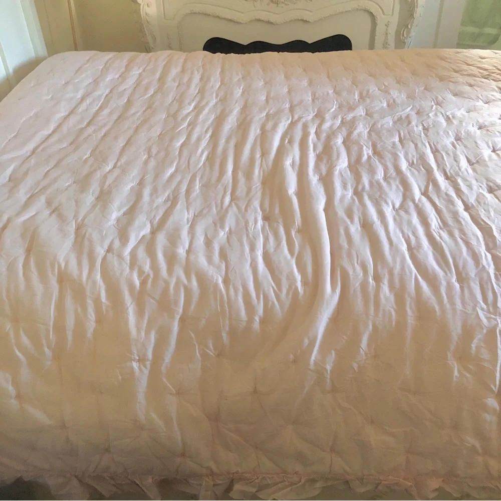 Linden Street King Comforter Wisteria Blush Pink Quilted Lightweight Romantic￼ ￼